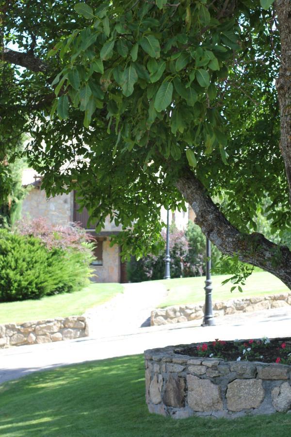 Hotel Ribera Del Corneja Navacepedilla de Corneja エクステリア 写真