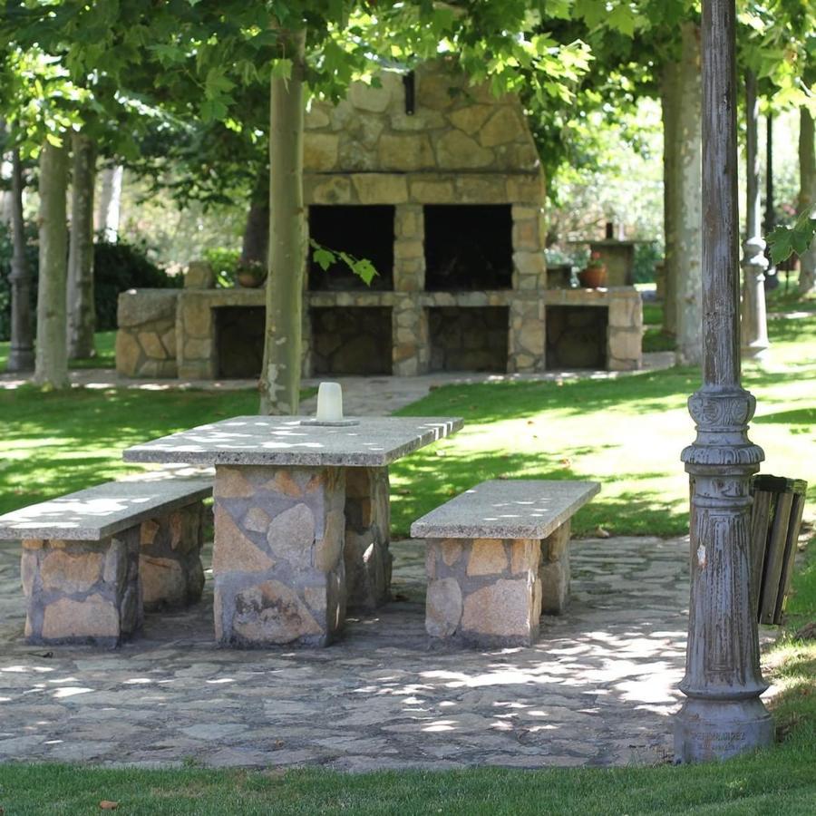 Hotel Ribera Del Corneja Navacepedilla de Corneja エクステリア 写真